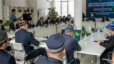 جامعة “نور مبارك” تنظم ندوة حول طرائق وتجارب تعزيز الإسلام التقليدي