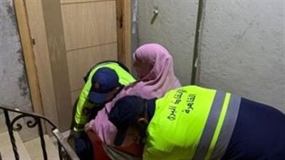 أمن القاهرة ينقل مسنة غير قادرة على الحركة للمستشفى لتلقي العلاج