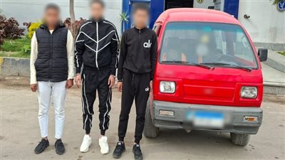 تفاصيل تداول فيديو بتضرر سيدة من قيام عدد من الأشخاص يستقلون سيارة بمضايقتها