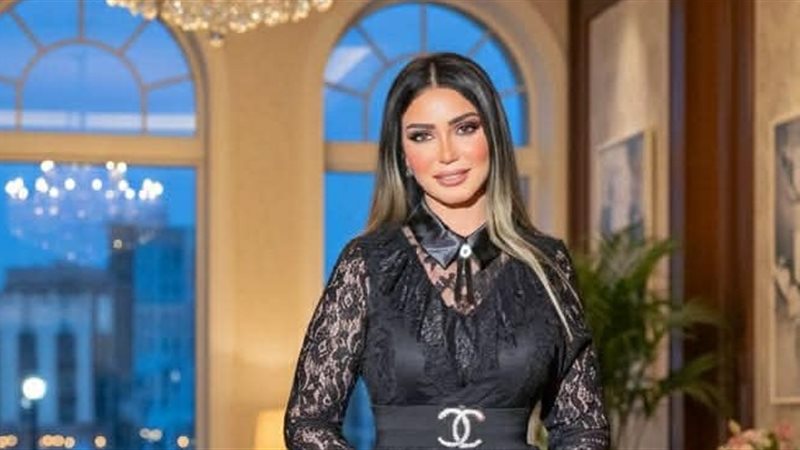 الفنانة إيناس عز