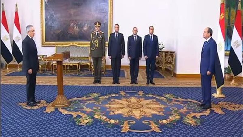 الشريف يؤدي اليمين