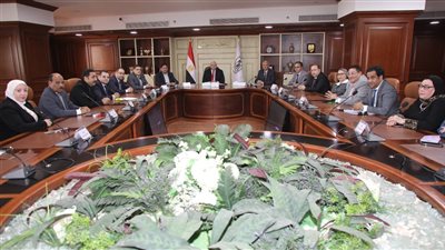 محافظ بني سويف يجتمع بأعضاء مجلسي النواب والشيوخ لبحث الدفع بجهود التنمية