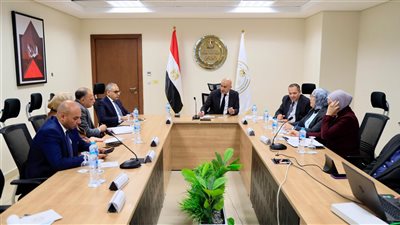 عبد اللطيف يبحث حلول إلغاء الفترات المسائية وتقليل الكثافات