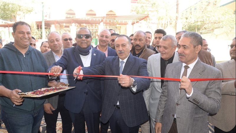 محافظ اسيوط خلال