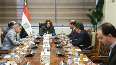 د.منال عوض تعقد اجتماعاً مع قيادات الوزارة لمتابعة بعض الملفات