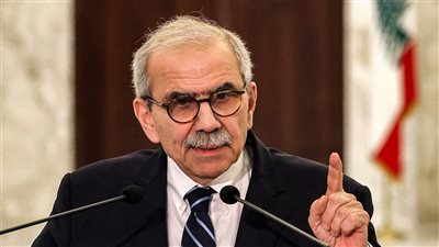 رئيس الوزراء اللبناني يبحث مع رئيس مجلس القيادة باليمن التعاون المشترك 