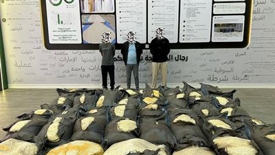 تعاون إماراتي كويتي يسقط شبكة تهريب مخدرات دولية.. وضبط 14 مليون قرص كبتاجون