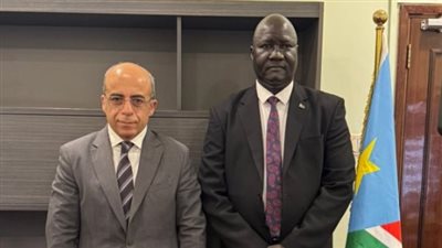 سفير مصر بجوبا يبحث مع وزير الرى الجنوب سوداني العلاقات الثنائية