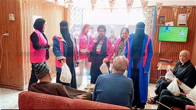 فتيات برنامج «ريحانة» يزرن دار الوفاء للمسنين بكفر الشيخ ويوزعن الهدايا