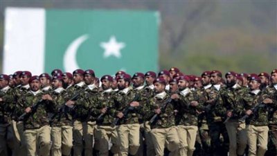 قائد الجيش الباكستاني يبحث مع عدد من القادة سبل تعزيز التعاون الدفاعي