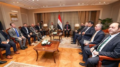 بالصور.. مجلس إدارة النادي الأهلي يهنئ وزير الشباب والرياضة خلال زيارته