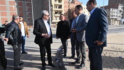محافظ الغربية يراجع أعمال إنشاء كورنيش المحلة والنظافة بالشوارع