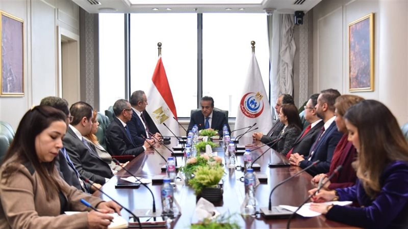 اجتماع وزير الصحة