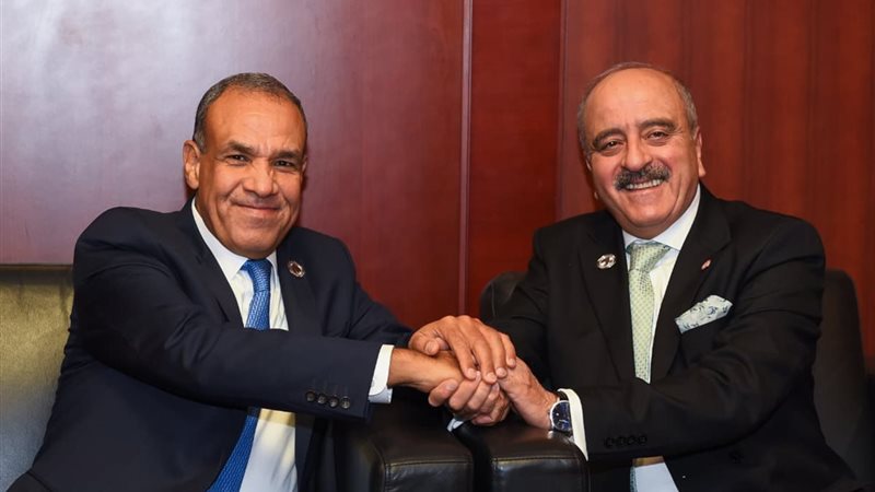 وزير الخارجية يلتقي