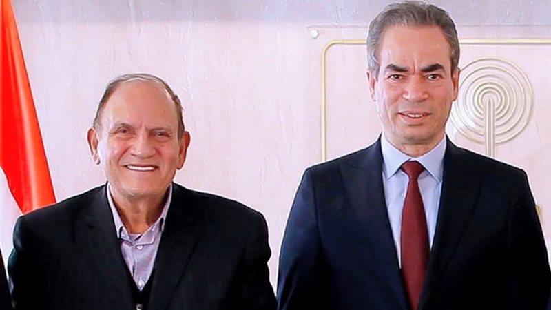 الكاتب والإعلامي