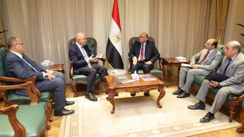 اجتماع وزير العمل