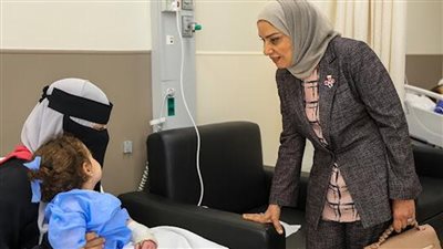 سفيرة البحرين بالقاهرة تزور مستشفى 