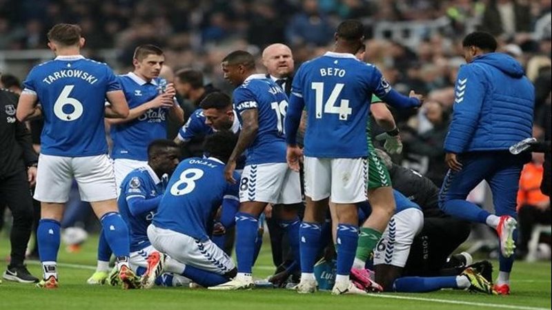 لحظة توقف المباراة