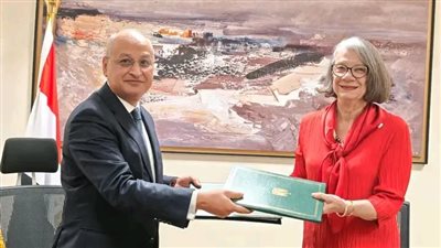 جلسة مباحثات بين مساعد وزير الخارجية ورئيسة الاتحاد الدولي للصليب والهلال الأحمر