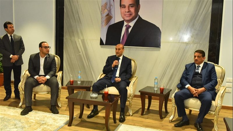 لقاء محافظ أسيوط