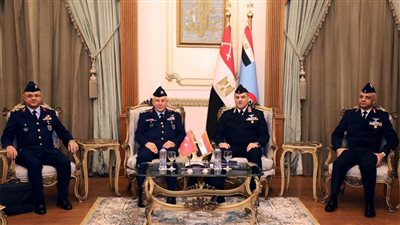 قائد القوات الجوية يناقش مع نظيره التركي عددا من الموضوعات ذات الإهتمام المشترك 