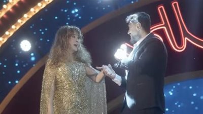 الفنانة نيللي برفقة تامر حسني وأبنائه في أحد الإعلانات