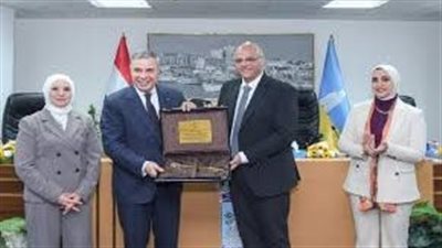  الإسكندرية تحتفي بالمحافظ السابق أحمد خالد ونائبه أميرة صلاح في حفل تكريمي رسمي 