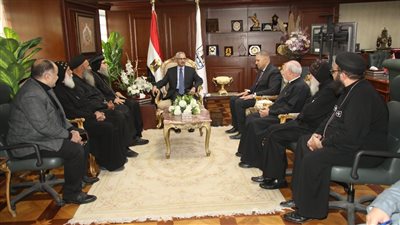 محافظ بني سويف يستقبل وفد الطوائف الكنسية لتبادل التهاني بمناسبة توليه المنصب وحلول رمضان