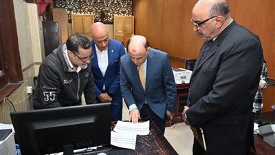 محافظ الغربية يراجع الخدمات بالمركز التكنولوجي وإدارات حي أول ومجلس مدينة طنطا