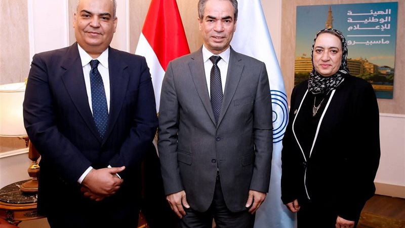 الكاتب والإعلامي