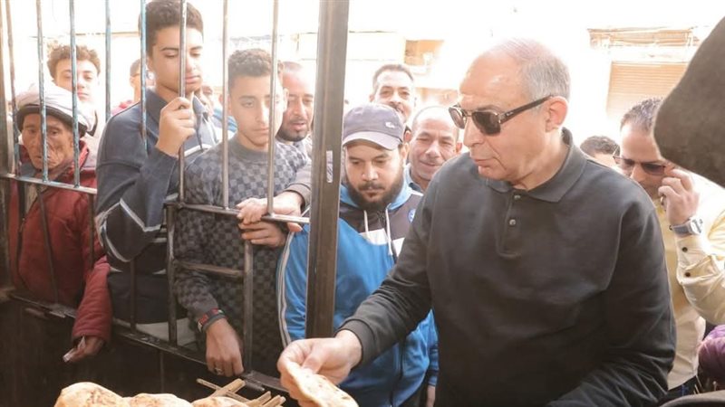 محافظ المنيا خلال