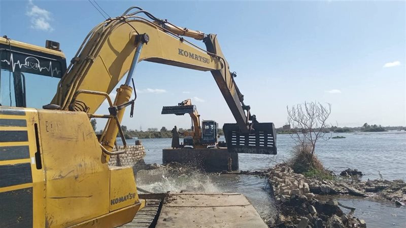 جانب من أعمال إزالة