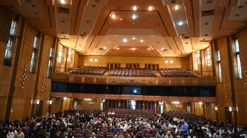 طب قصر العيني تحتفي