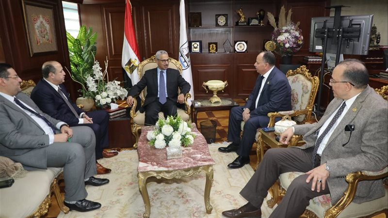 محافظ بنى سويف يستقبل