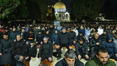 بالصور.. 60 ألف مرابط يؤدون العشاء والتراويح في 