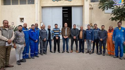  رئيس مياه الإسكندرية في جولة تفقدية بمحطة مياه المنشية (2)