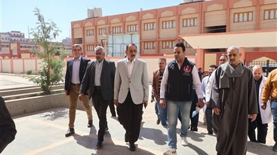 محافظ سوهاج يتفقد مستشفى جرجا الجديدة ويتابع مستوى الخدمات بحميات جرجا