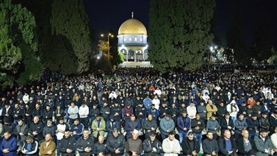  100 ألف مصلٍ يؤدون العشاء والتراويح في 