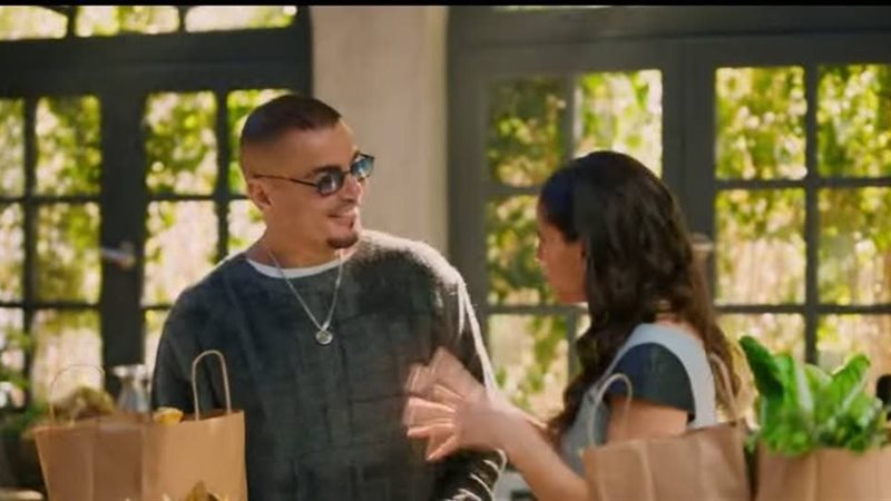 الفنان عمرو دياب