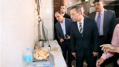 محافظ المنوفية يتفقد بعض المدارس والمخابز والمستشفيات للتأكد من الانضباط وتحسين مستوى الخدمات