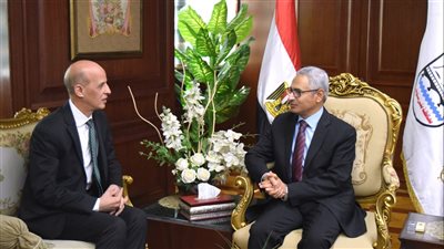 رئيس جامعة بني سويف يهنئ المحافظ الجديد اللواء عبد الله عبد العزيز بتوليه مهام منصبه