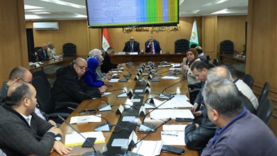 محافظ الجيزة يوجه بالالتزام بالجداول الزمنية ودفع عجلة المشروعات