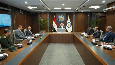 وزير البترول يعقد اجتماعاً مع مجلس إدارة هيئة الثروة المعدنية والصناعات التعدينية