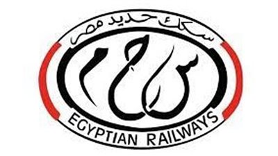 جرار زراعي بدون لوحات معدنية يقتحم  شريط السكة الحديد بين محطتي فاقوس والسماعنة