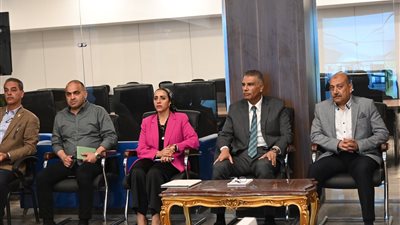 محافظ جنوب سيناء يتفقد الشبكة الوطنية للطوارئ والسلامة العامة