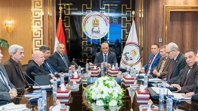 وزير الإنتاج الحربي يتابع الموقف التنفيذي لمشروعات المبادرة الرئاسية 