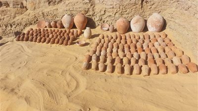 مقابر صخرية جديدة تكشف أسرار الدولة القديمة في قبة الهواء بأسوان