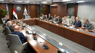  كريم بدوي يتابع مع شركات الخدمات العالمية تطوير تكنولوجيا حفر الآبار