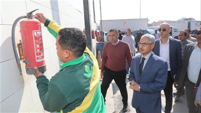محافظ بني سويف يُفاجئ محطة بنزين ويُكلف بمراجعة اشتراطات الأمن والسلامة بكافة المحطات
