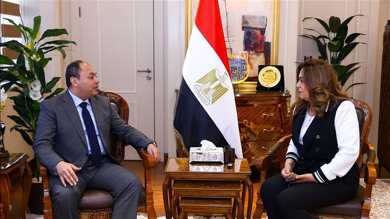 منال عوض تلتقي رئيس